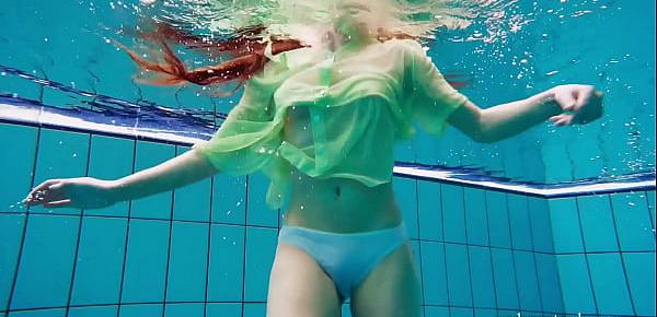  Hairy teen babe Nina Mohnatka swims in the pool